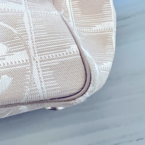 ❤️Authentic CHANEL Tote❤️ - Picture 6 of 16